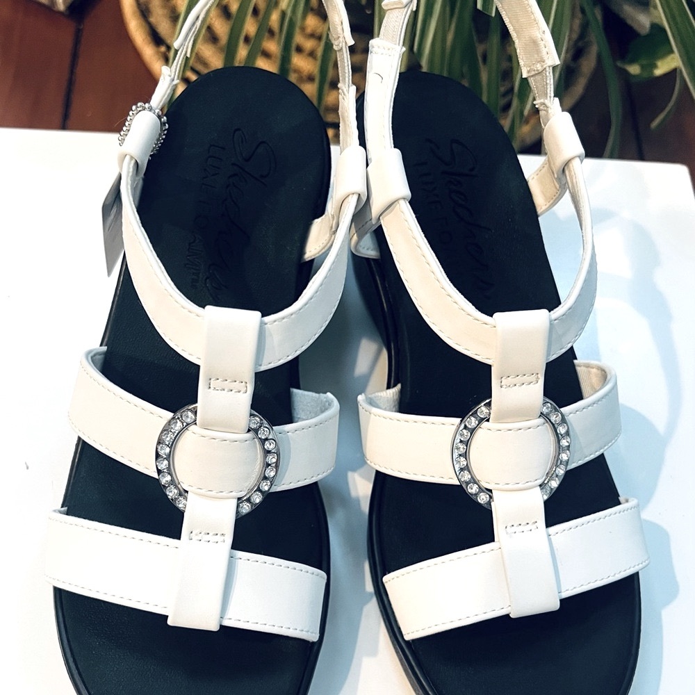Sketchers Women’s Rumble On Dance Away Luxe Foam White Wedge Sandals Size 8 New